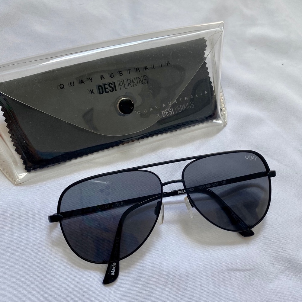 QUAY x DESI PERKINS HIGH KEY MINI MATTE BLACK